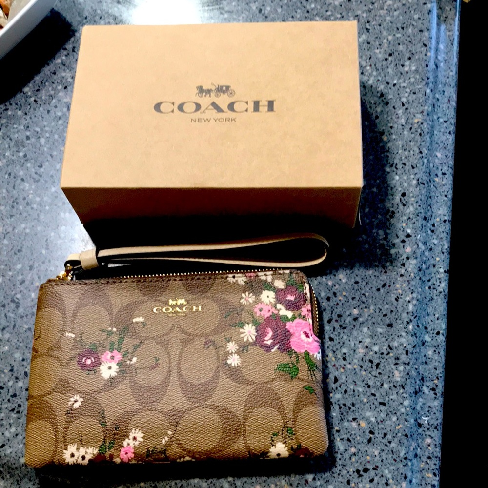 Coach wristlet wallet new!